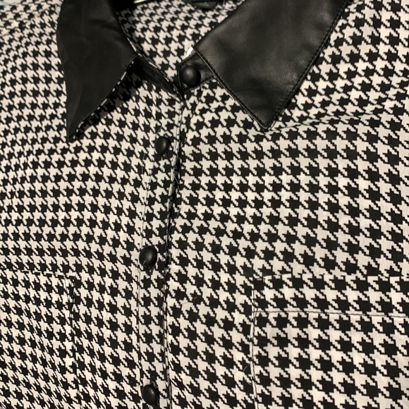 🆕Black White Houndstooth Georgette Faux Leather Collar Blouse Shirt 1 1X Torrid - Picture 5 of 7